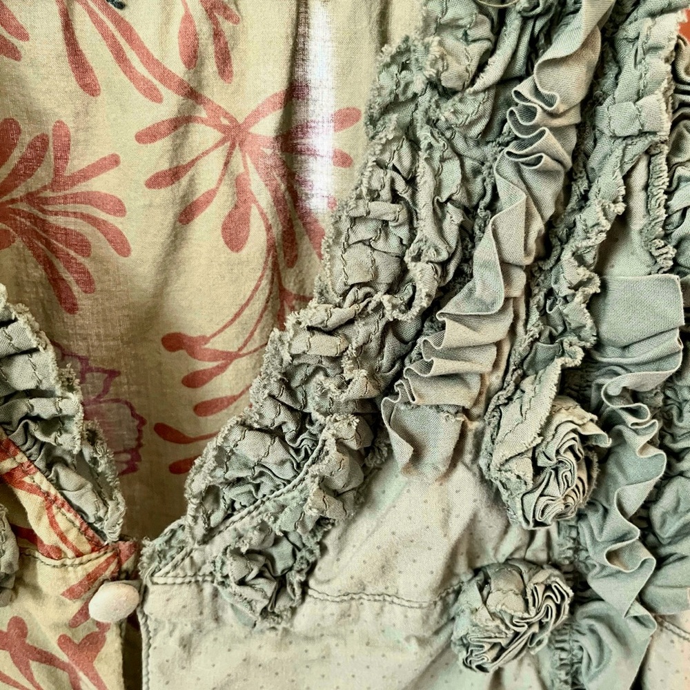 Desigual Green Floral Ruffle Button Front Sleeveless Blouse Size 38 (S) - Picture 7 of 7